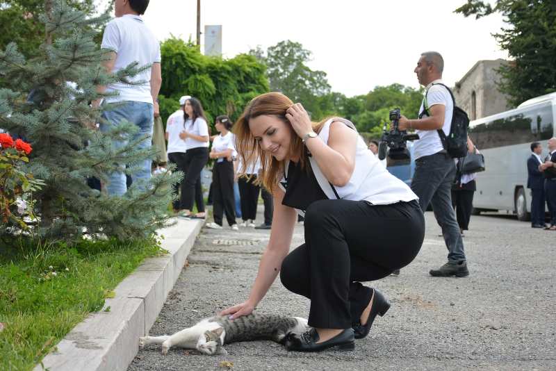 Anastasia Lavrina with a cat
