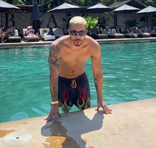 Andrés Altafulla posing outside a swimming pool