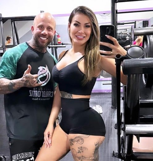Andressa Urach while posing at a gym