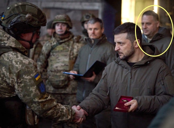 Andriy Yermak with Volodymyr Zelenskyy while visiting the Bakhmut frontline