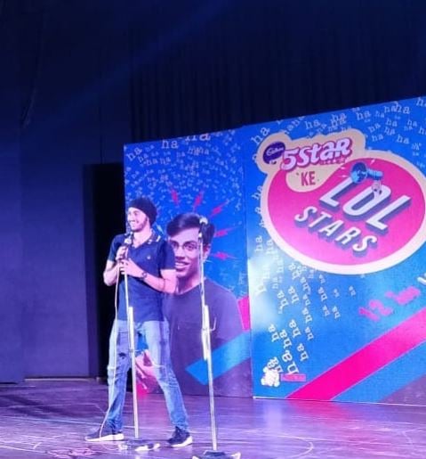 Angad Bawa during the stage show 5 Star Ke LOL Stars