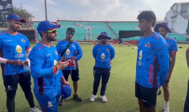 Angkrish Raghuvanshi being given his T20 cap by Ajinkya Rahane (left)