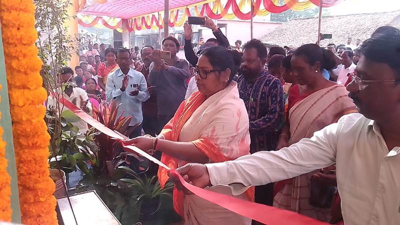 Anjani Soren while inaugurating the statue of Birsa Munda