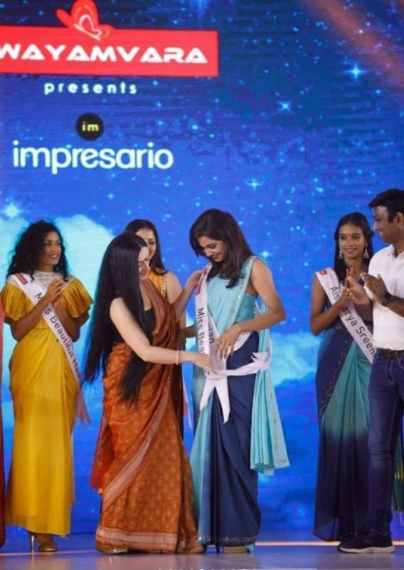 Anjana Shajan while wearing Miss Beautiful Smile sashe