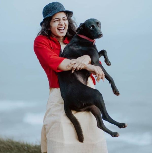 Anjana Shajan while posing with her pet dog