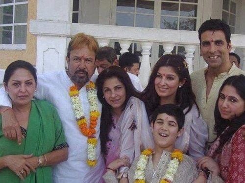 Anju Mahendru with Rajesh Khanna and his family