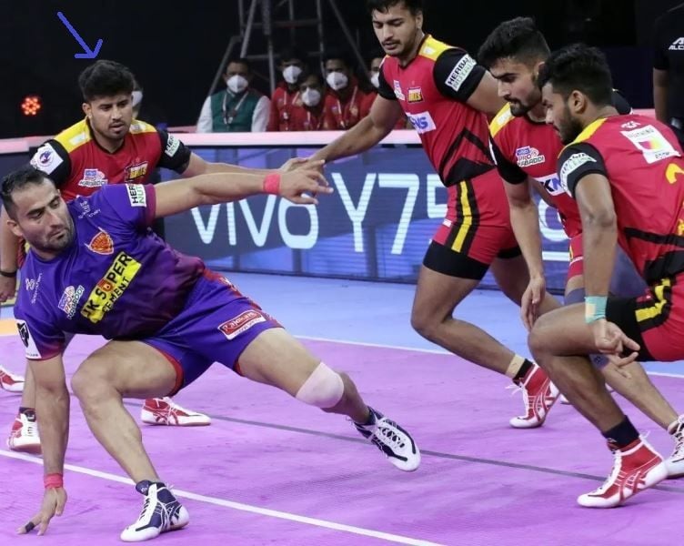 Ankit Malik during a match in Pro Kabaddi League Season 8