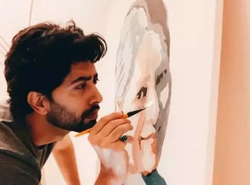 Ankur Bhatia making a portrait of his mother