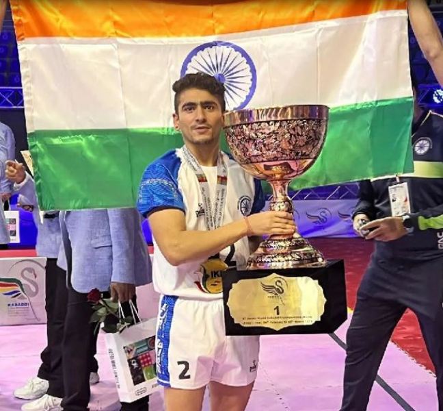 Ankush Rathee posing with the trophy at the 2nd Junior Kabaddi World Championship in Urmia, Iran