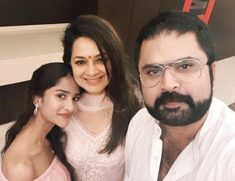 Anoop Menon with his wife and daughter