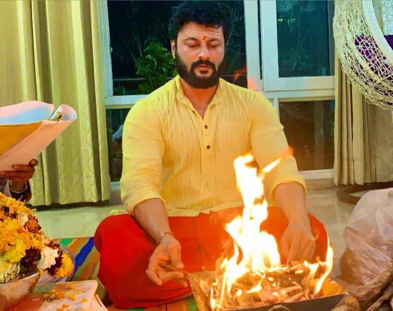 Anubhav Mohanty performing a pooja