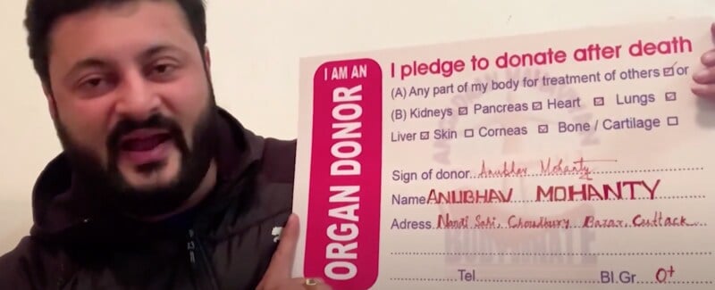 Anubhav Mohanty with his organ donating pledge board