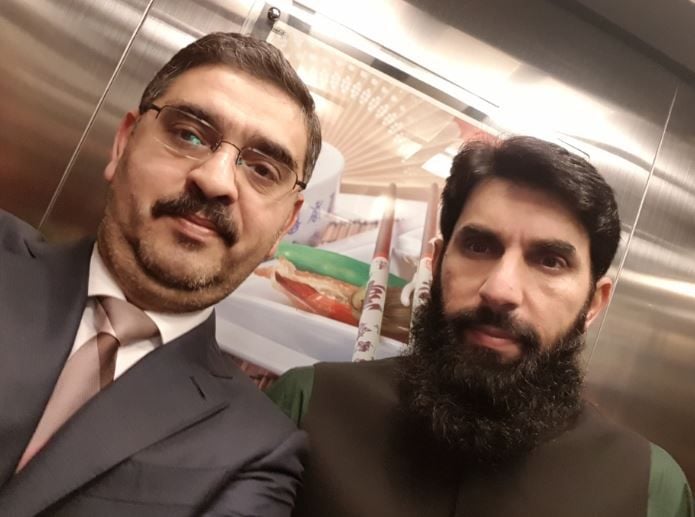 Anwar ul Haq Kakar with former Pakistani cricketer, Misbah ul Haq (right)