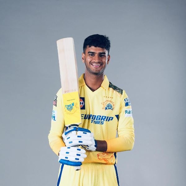 Aravelly Avanish in Chennai Super Kings jersey