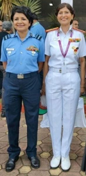 Arti Sarin posing for a photo with Sadhana Saxena