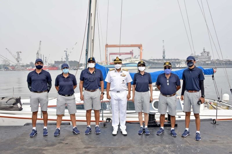 Arti Sarin (third from the right) standing with the team that sailed with her