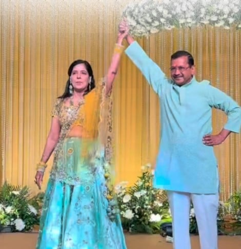 Arvind Kejriwal and Sunita Kejriwal while dancing during Sambhav and Harshita