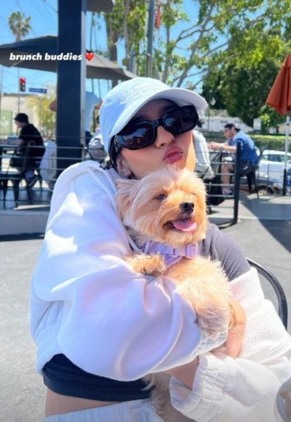 Aryaana Gandhi with her pet dog Shelby