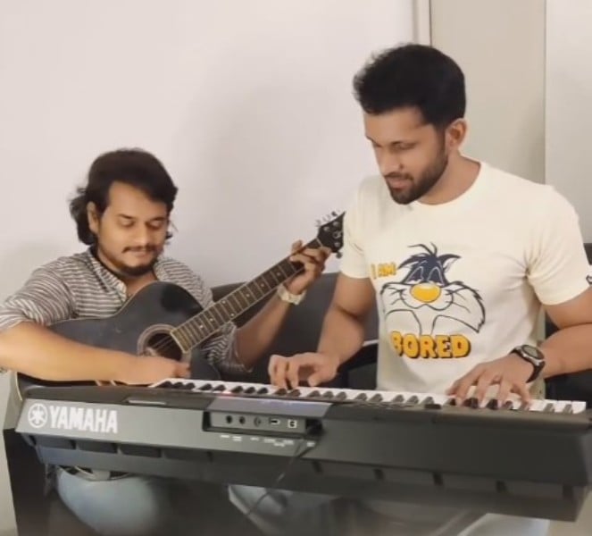 Ashutosh Patki playing the keyboard during a jamming session