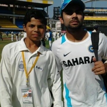 Ashutosh Sharma posing with Virat Kohli in 2016