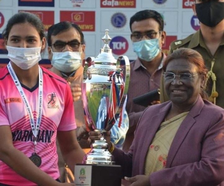 Ashwani Kumari awarded by President of India, Draupadi Murmu, after winning Jharkhand Women