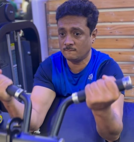 Asim Sarode while doing exercises at a gym