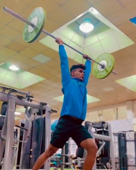 Aslam Inamdar while working out at a gym