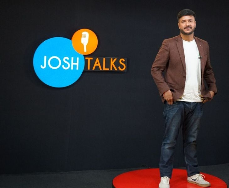 Atulya Kaushik while speaking at Josh Talks
