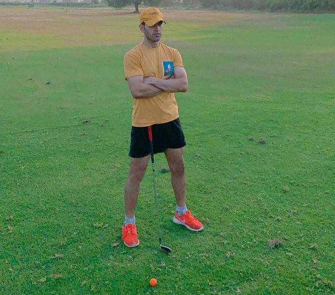 Aviral Gupta playing golf