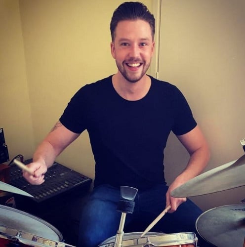 Axel van Wingerden playing drum