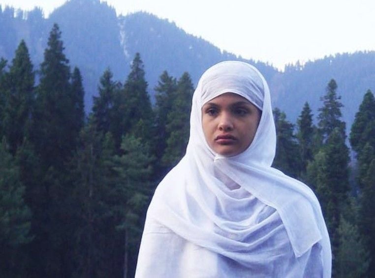 Ayesha Kapur as Nasreen Banu in the film Sikandar