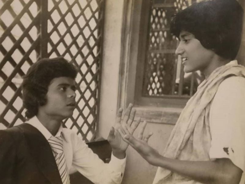 Azeem Bazmee (left) in a still from the Bollywood film Naseeb (1981)