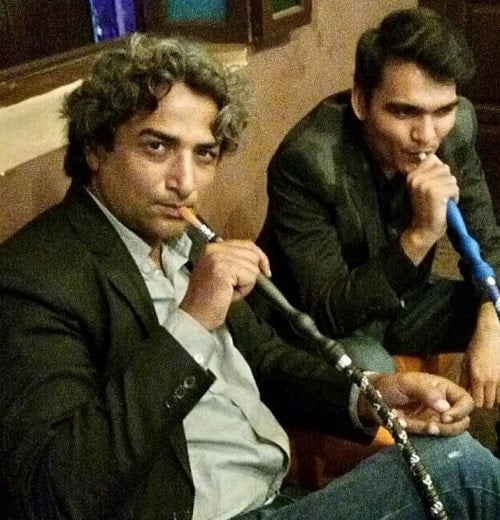 Azhar Iqbal smoking hukka