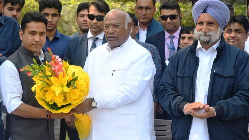 BJP MP from Churu Rahul Kaswan joining the INC in presence of party president Mallikarjun Kharge in New Delhi on 11 March 2024