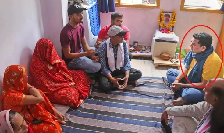 BJP leader Kapil Mishra during a visit to Kanhaiya’s family