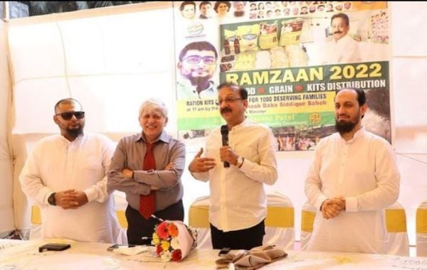 Baba Siddique at a grain distribution event