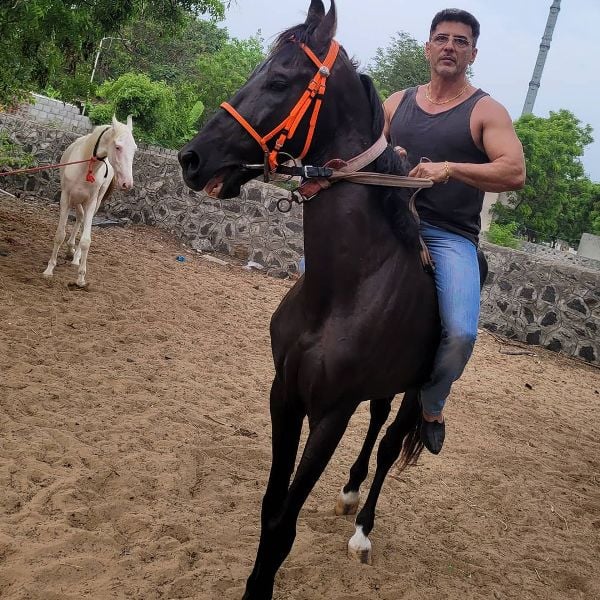 Babloo Prithiveeraj while riding a horse