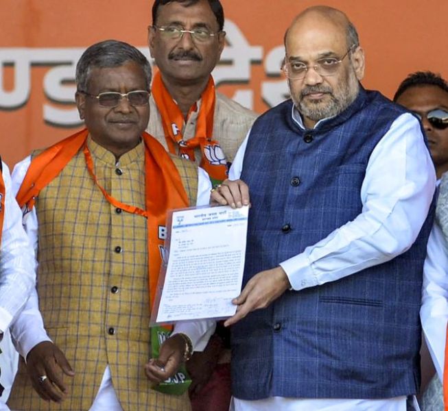 Babulal Marandi standing with Amit Shah during the rejoining ceremony in Jharkhand