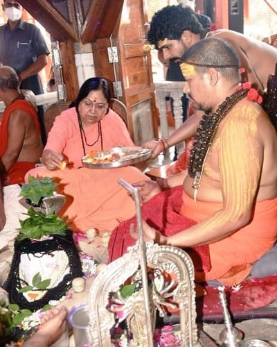 Baby Rani Maurya worshipping in a temple in Haridwar