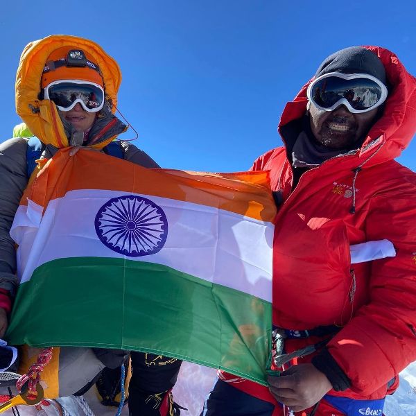 Baljeet Kaur with her guide holding the Indian flag on the top of Mount Manaslu
