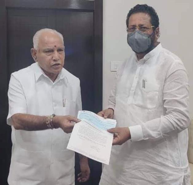 Basangouda Patil Yatnal with B. S. Yediyurappa
