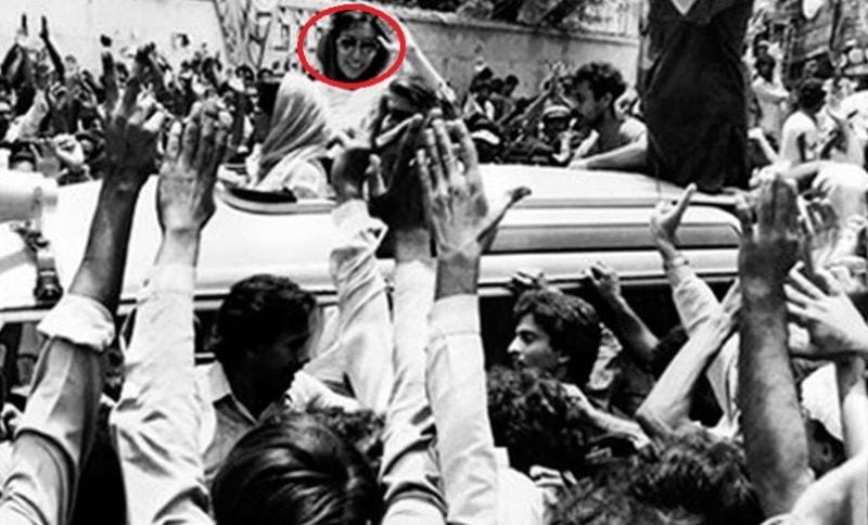 Benazir adressing the public gathering after she returned to Pakistan in 1986