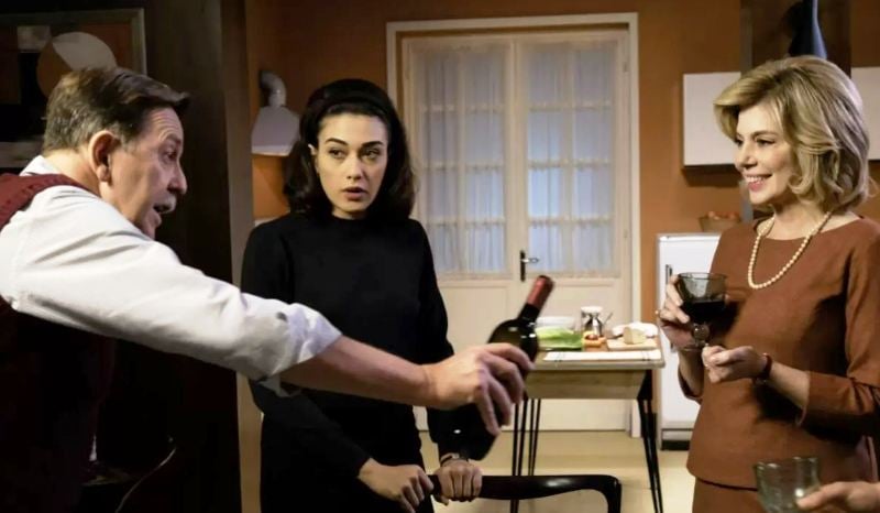 Benedicta Boccoli (right, as Wanda Camilli), along with Pietro Genuardi (left, as Armando Ferraris) and Nicoletta Di Bisceglie (centre, as Rosa Camilli), in a still from the television series 