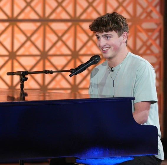 Benson Boone while singing on the reality show American Idol