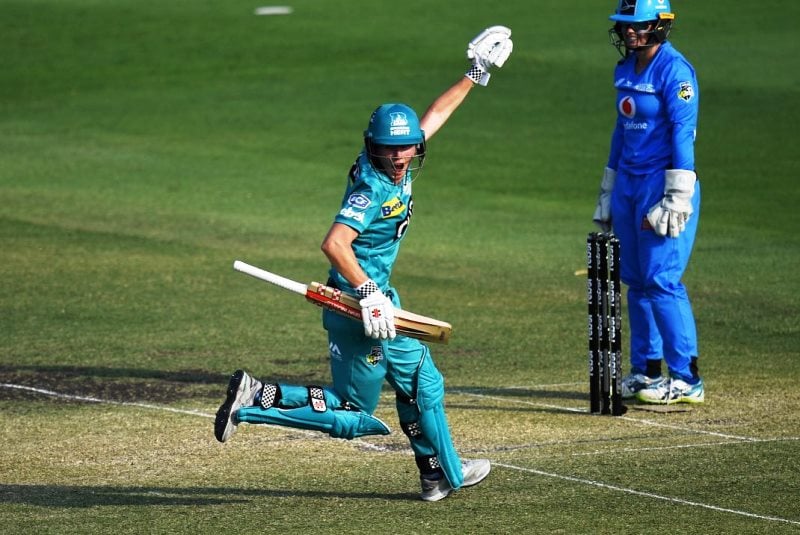 Beth Mooney playing for Brisbane Heat