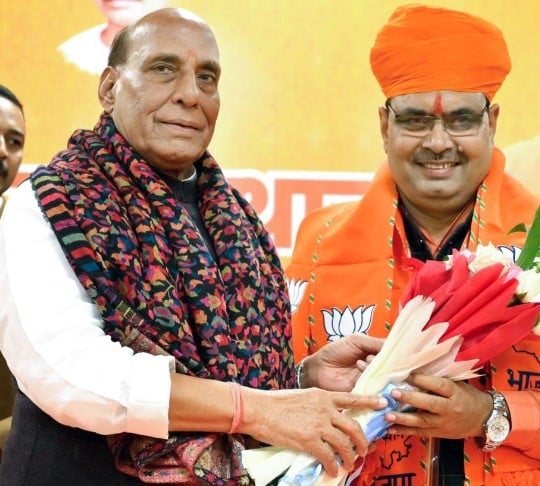 Bhajan Lal Sharma being greeted by Rajnath Singh