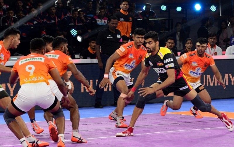 Bharat Hooda (in black jersey) during Pro Kabaddi League Season 9