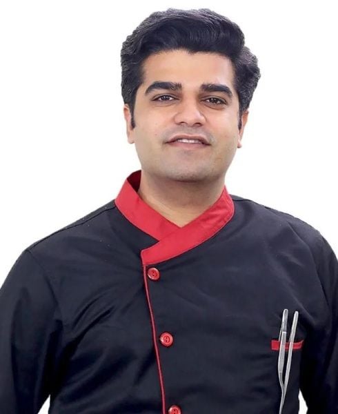 Bharat Wadhwa working as a chef
