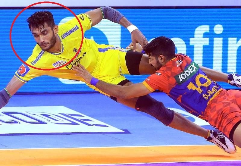 Bhavani Rajput while diving to earn raid points in a match against UP Yoddhas in PKL season 8