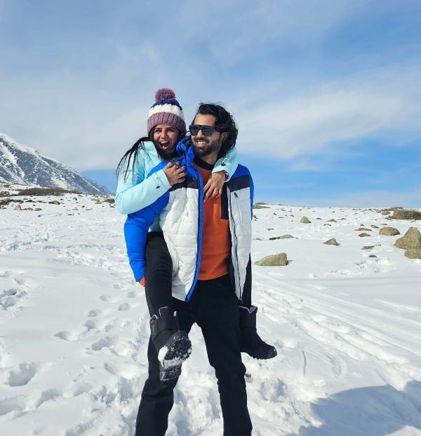 Bhavini Purohit with her husband in Kashmir